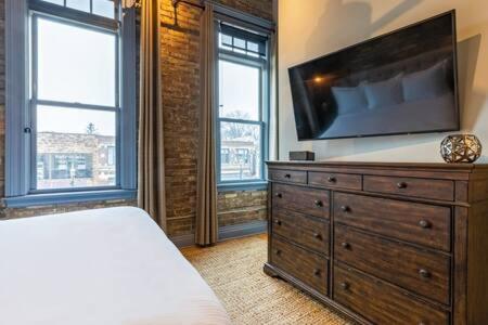 Hip Urban Loft - Small Town Charm - 124 Lofts #1 West Dundee Екстериор снимка
