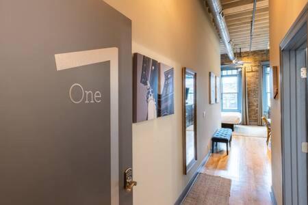 Hip Urban Loft - Small Town Charm - 124 Lofts #1 West Dundee Екстериор снимка