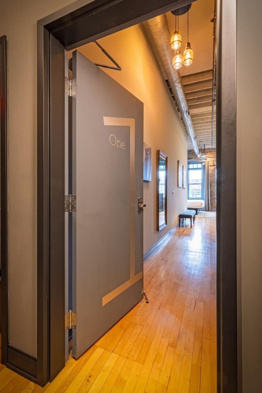 Hip Urban Loft - Small Town Charm - 124 Lofts #1 West Dundee Екстериор снимка